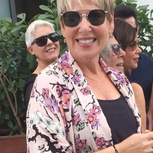 Meet your Posher, Iris